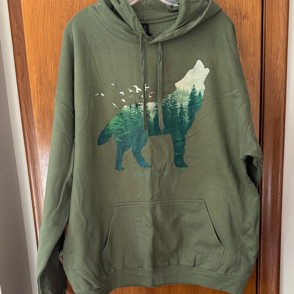 Gildan Green Hoodie with Wolf Design